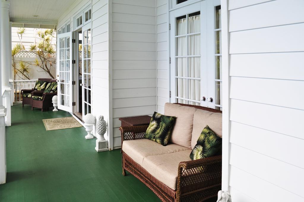 The Palms Cliff House Inn Honomu Exterior photo