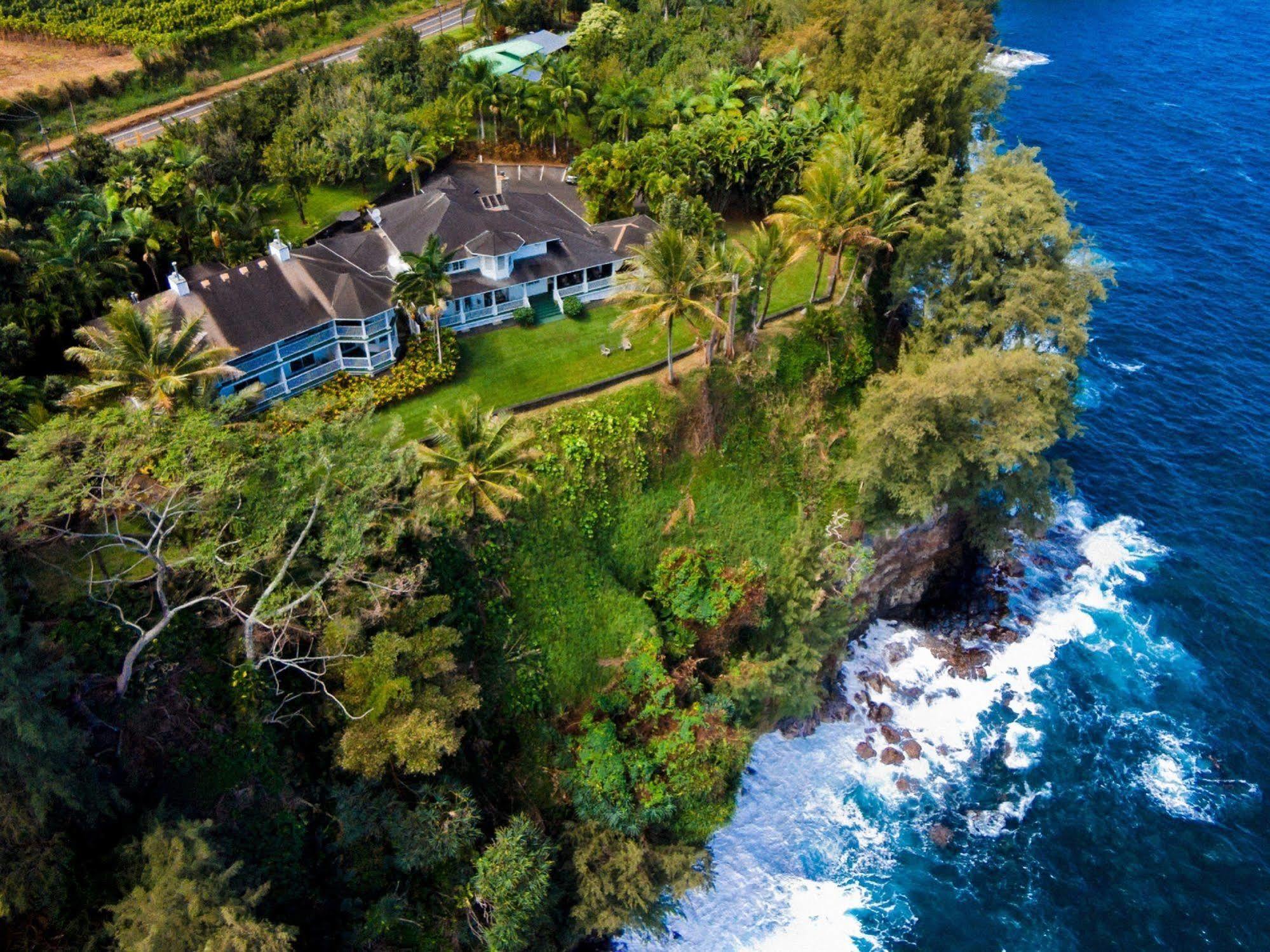 The Palms Cliff House Inn Honomu Exterior photo