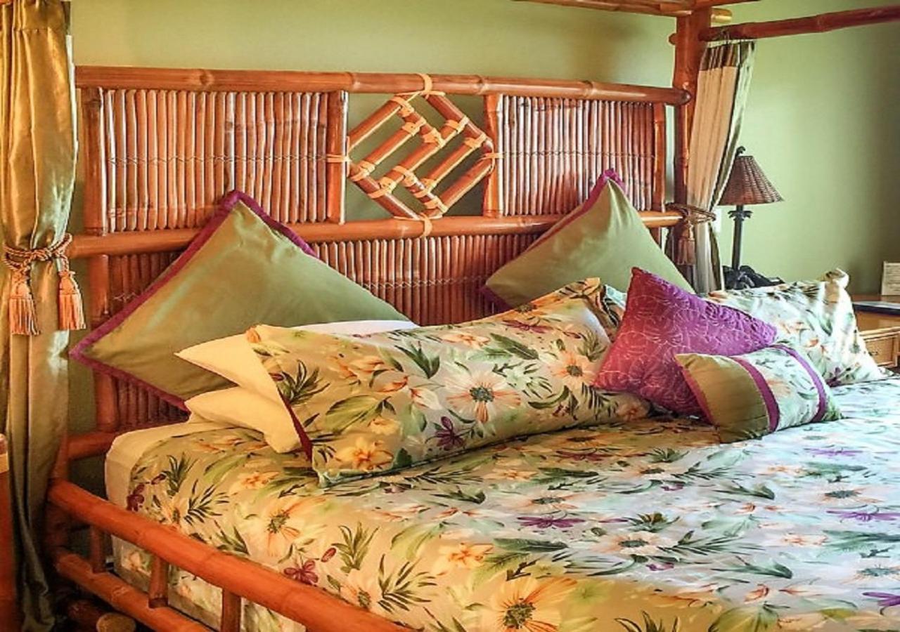 The Palms Cliff House Inn Honomu Exterior photo